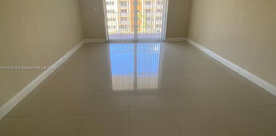 Кондоминиум с 1 спальней в Хайалиа, Флорида № 1973003