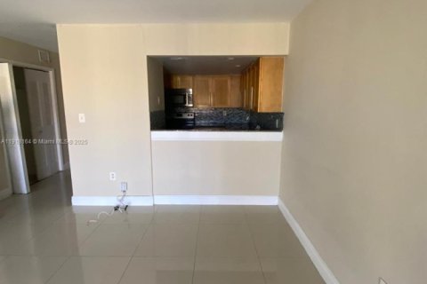 Снять в аренду кондоминиум в Хайалиа, Флорида 1 спальня, 80.82м2, № 1973003 - фото 2