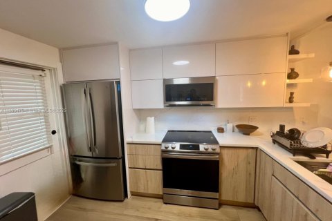 Снять в аренду кондоминиум в Помпано-Бич, Флорида 3 спальни, 129.13м2, № 1925173 - фото 7