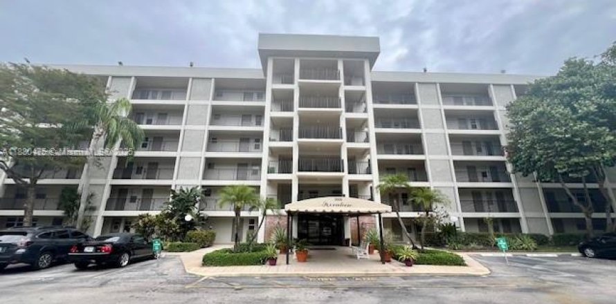 Кондоминиум с 3 спальнями в Помпано-Бич, Флорида № 1925173