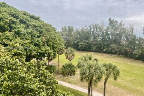 Снять в аренду кондоминиум в Помпано-Бич, Флорида 3 спальни, 129.13м2, № 1925173 - фото 29