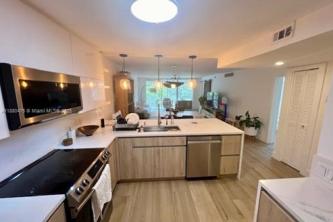 Снять в аренду кондоминиум в Помпано-Бич, Флорида 3 спальни, 129.13м2, № 1925173 - фото 13