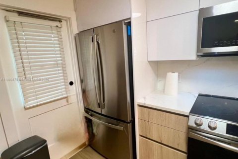 Снять в аренду кондоминиум в Помпано-Бич, Флорида 3 спальни, 129.13м2, № 1925173 - фото 10