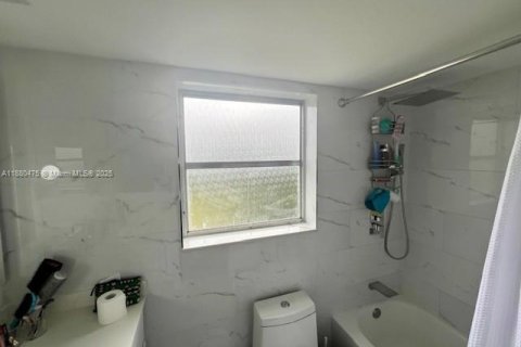 Снять в аренду кондоминиум в Помпано-Бич, Флорида 3 спальни, 129.13м2, № 1925173 - фото 21