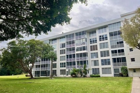 Снять в аренду кондоминиум в Помпано-Бич, Флорида 3 спальни, 129.13м2, № 1925173 - фото 30