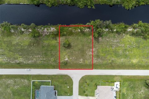 Terrain à Cape Coral, Floride № 2196193