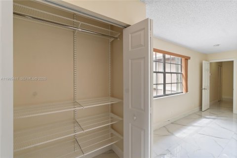 Touwnhouse à louer à Cooper City, Floride: 3 chambres, 154.78 m2 № 2091247 - photo 17