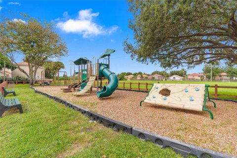 Touwnhouse à louer à Cooper City, Floride: 3 chambres, 154.78 m2 № 2091247 - photo 3