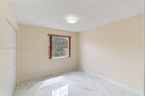 Touwnhouse à louer à Cooper City, Floride: 3 chambres, 154.78 m2 № 2091247 - photo 11