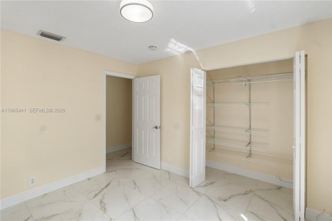 Touwnhouse à louer à Cooper City, Floride: 3 chambres, 154.78 m2 № 2091247 - photo 10