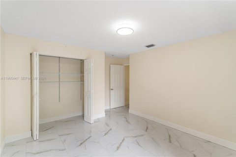 Touwnhouse à louer à Cooper City, Floride: 3 chambres, 154.78 m2 № 2091247 - photo 12