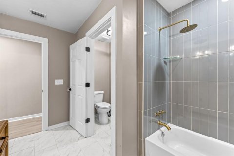 Купить виллу или дом в Куинси, Флорида 9 комнат, 174.01м2, № 2148203 - фото 30