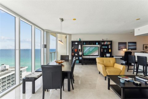 Condo in Sunny Isles Beach, Florida, 2 bedrooms  № 1868415 - photo 1