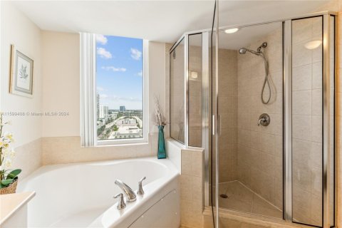 Condo in Sunny Isles Beach, Florida, 2 bedrooms  № 1868415 - photo 13