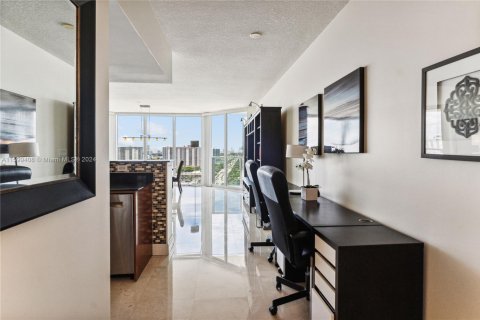 Condo in Sunny Isles Beach, Florida, 2 bedrooms  № 1868415 - photo 14