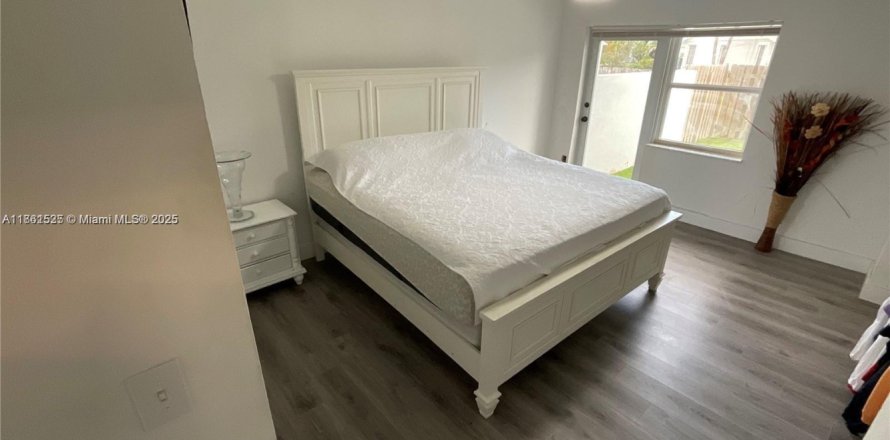 Immobilier commercial à Cutler Bay, Floride 1 chambre, 27.87 m2 № 1892175