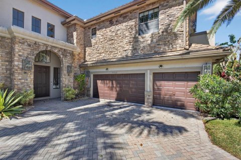 House in Wellington, Florida 6 bedrooms, 391.12 sq.m. № 2253027 - photo 6
