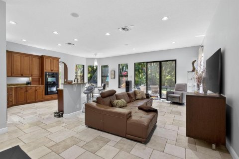 House in Wellington, Florida 6 bedrooms, 391.12 sq.m. № 2253027 - photo 20