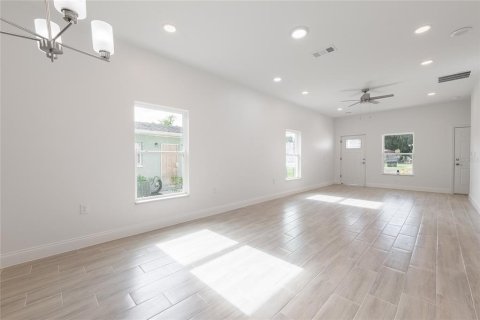 House in Orlando, Florida 3 bedrooms, 158.4 sq.m. № 1855758 - photo 7