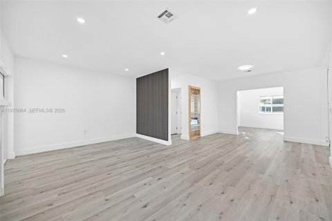 Купить виллу или дом в Майами, Флорида 3 спальни, 131.74м2, № 2030845 - фото 12