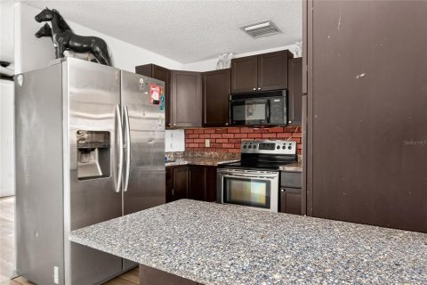 House in New Port Richey, Florida 2 bedrooms, 74.88 sq.m. № 2157892 - photo 13