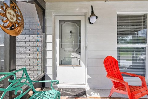 House in New Port Richey, Florida 2 bedrooms, 74.88 sq.m. № 2157892 - photo 5