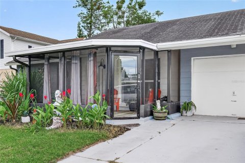 House in New Port Richey, Florida 2 bedrooms, 74.88 sq.m. № 2157892 - photo 3
