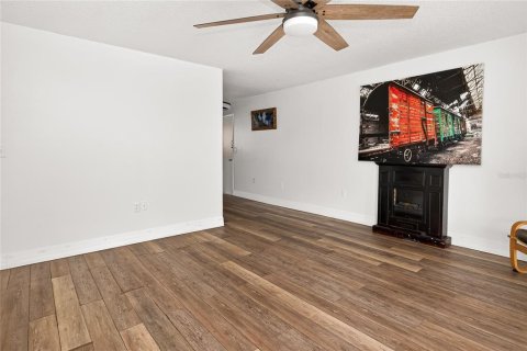 House in New Port Richey, Florida 2 bedrooms, 74.88 sq.m. № 2157892 - photo 9