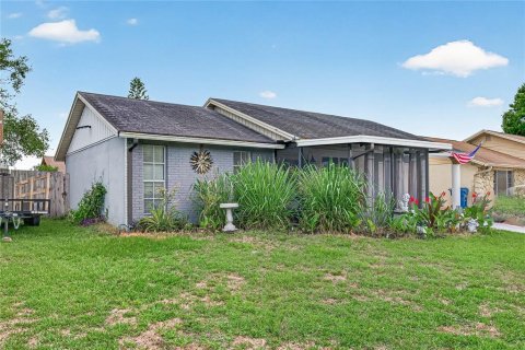 House in New Port Richey, Florida 2 bedrooms, 74.88 sq.m. № 2157892 - photo 4