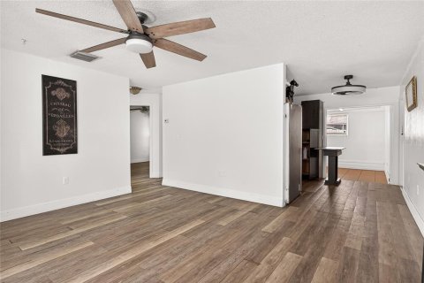 House in New Port Richey, Florida 2 bedrooms, 74.88 sq.m. № 2157892 - photo 7