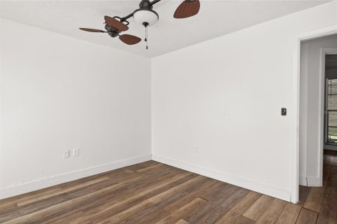 House in New Port Richey, Florida 2 bedrooms, 74.88 sq.m. № 2157892 - photo 18