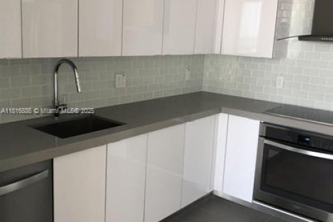 Condominio en venta en Miami, Florida, 1 dormitorio, 69.86 m2 № 1770713 - foto 14