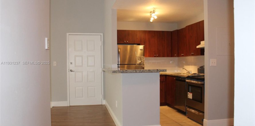 Кондоминиум с 2 спальнями в Хайалиа, Флорида № 1989799