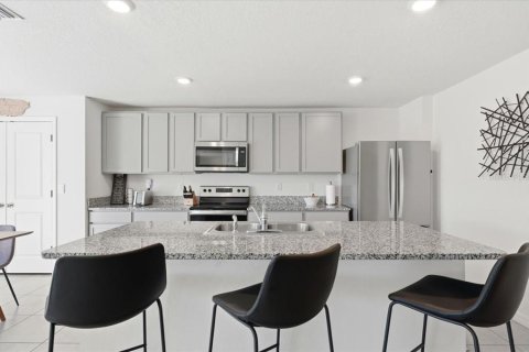 House in Plant City, Florida 4 bedrooms, 226.22 sq.m. № 2096570 - photo 5