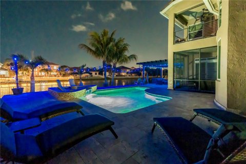 House in Miramar, Florida 5 bedrooms, 349.87 sq.m. № 2186155 - photo 4