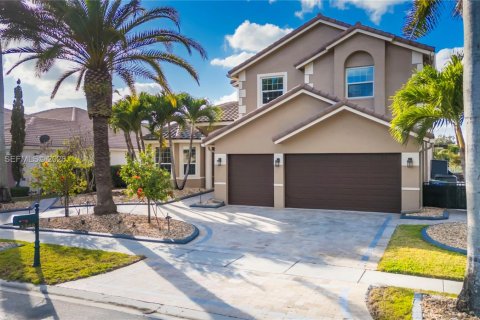 House in Miramar, Florida 5 bedrooms, 349.87 sq.m. № 2186155