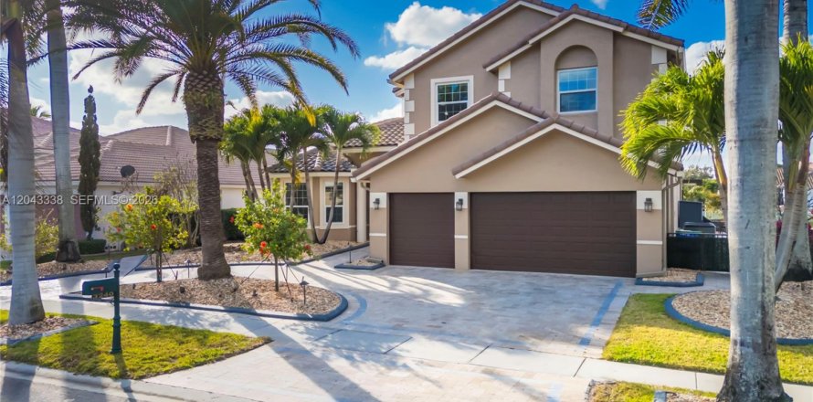 House in Miramar, Florida 5 bedrooms, 349.87 sq.m. № 2186155