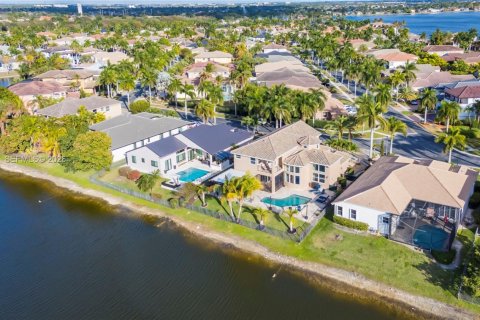 House in Miramar, Florida 5 bedrooms, 349.87 sq.m. № 2186155 - photo 7