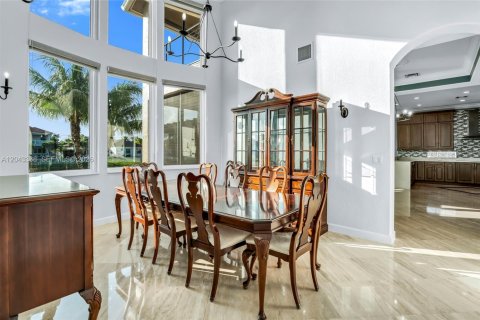 House in Miramar, Florida 5 bedrooms, 349.87 sq.m. № 2186155 - photo 10