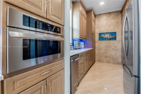 House in Miramar, Florida 5 bedrooms, 349.87 sq.m. № 2186155 - photo 17