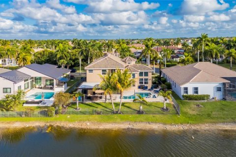 House in Miramar, Florida 5 bedrooms, 349.87 sq.m. № 2186155 - photo 2