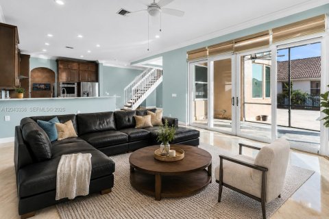 House in Miramar, Florida 5 bedrooms, 349.87 sq.m. № 2186155 - photo 11