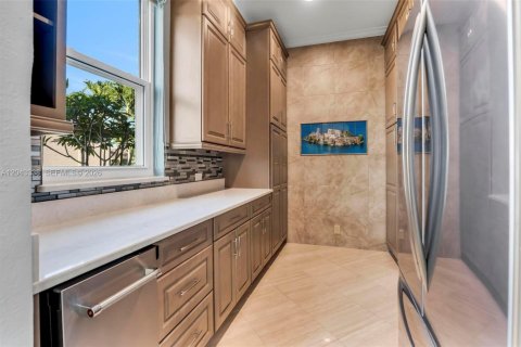 House in Miramar, Florida 5 bedrooms, 349.87 sq.m. № 2186155 - photo 19