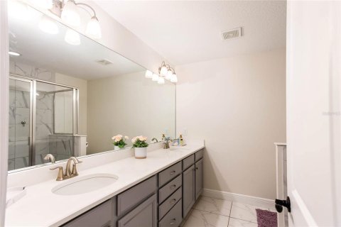 Townhouse in Tampa, Florida 3 bedrooms, 182.18 sq.m. № 1740625 - photo 17