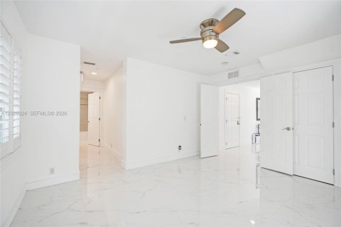 Touwnhouse à vendre à Fort Lauderdale, Floride: 3 chambres, 253.81 m2 № 2351417 - photo 4