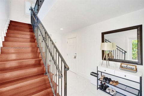 Touwnhouse à vendre à Fort Lauderdale, Floride: 3 chambres, 253.81 m2 № 2351417 - photo 2