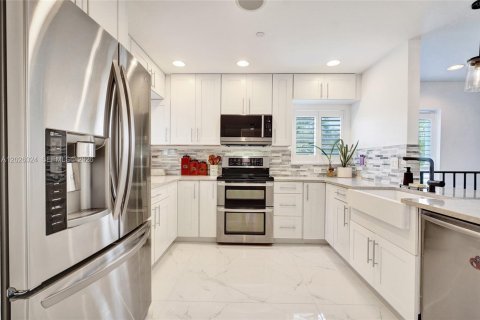 Touwnhouse à vendre à Fort Lauderdale, Floride: 3 chambres, 253.81 m2 № 2351417 - photo 9