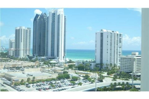Condo in Sunny Isles Beach, Florida, 3 bedrooms № 2089073 - photo 12