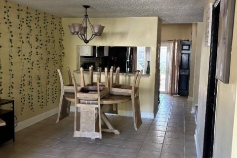 Townhouse in Tamarac, Florida 2 bedrooms, 103.12 sq.m. № 2288831 - photo 13