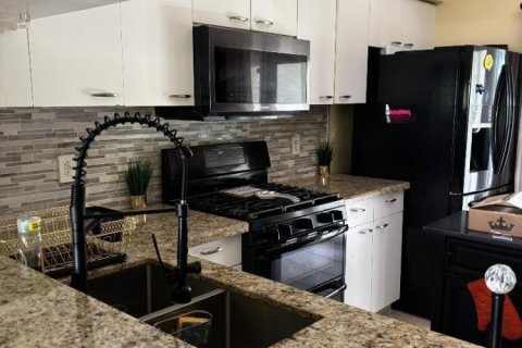 Townhouse in Tamarac, Florida 2 bedrooms, 103.12 sq.m. № 2288831 - photo 6